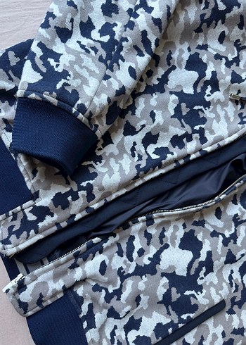 Zara Kapüşonlu Kamuflaj Desenli ceket - Görsel 3