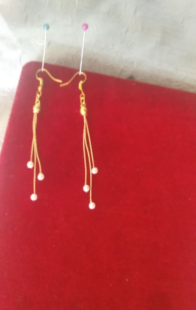 Uzun Püsküllü Altın Renk Küpe - Görsel 2