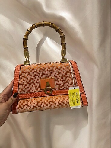 GUESS ÇANTA