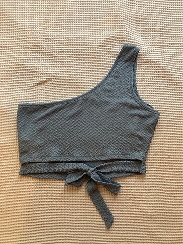 Koton Koton Tek Omuz Sırt Detaylı Bluz Crop Top