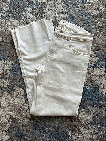 Mango orta bel yırtmaçlı düz kesim jean