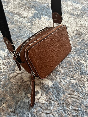 Stradivarius çapraz askılı çanta