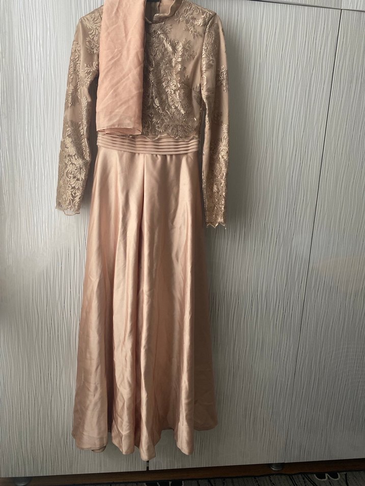 Dantel Detaylı Bej Uzun Abiye Elbise - Görsel 3