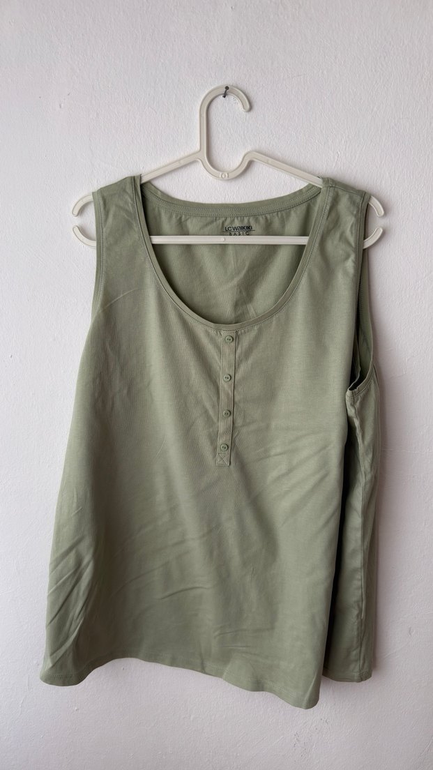 Düğmeli Kolsuz Haki Kadın Bluz - Görsel 4