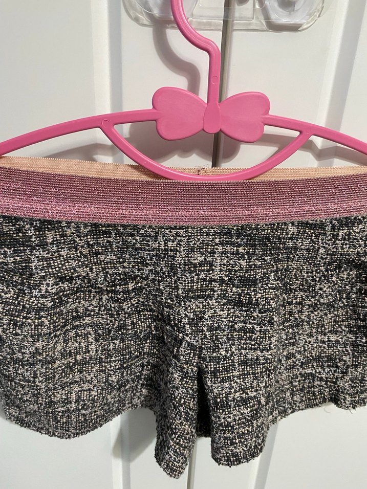 Pembe Bel Detaylı Gri Triko Mini Şort - Görsel 3