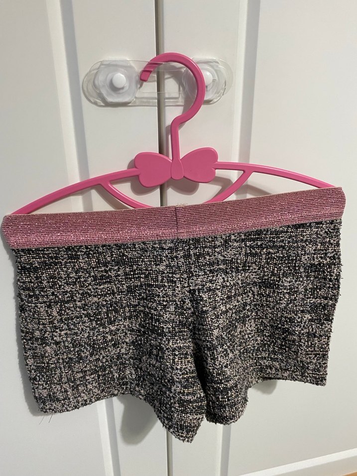 Pembe Bel Detaylı Gri Triko Mini Şort - Görsel 2