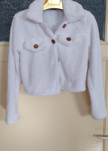 Beyaz Düğmeli Kısa Peluş Kadın Ceket