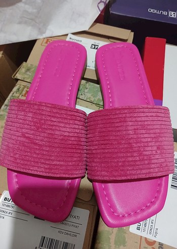 Pembe Kadın Terlik