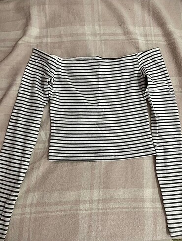 Pull and bear düşük omuzlu crop