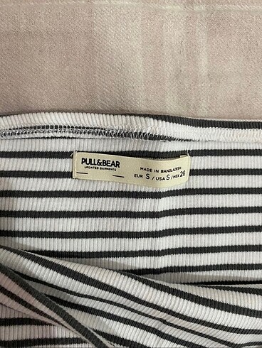 Pull and Bear Pull and bear düşük omuzlu crop