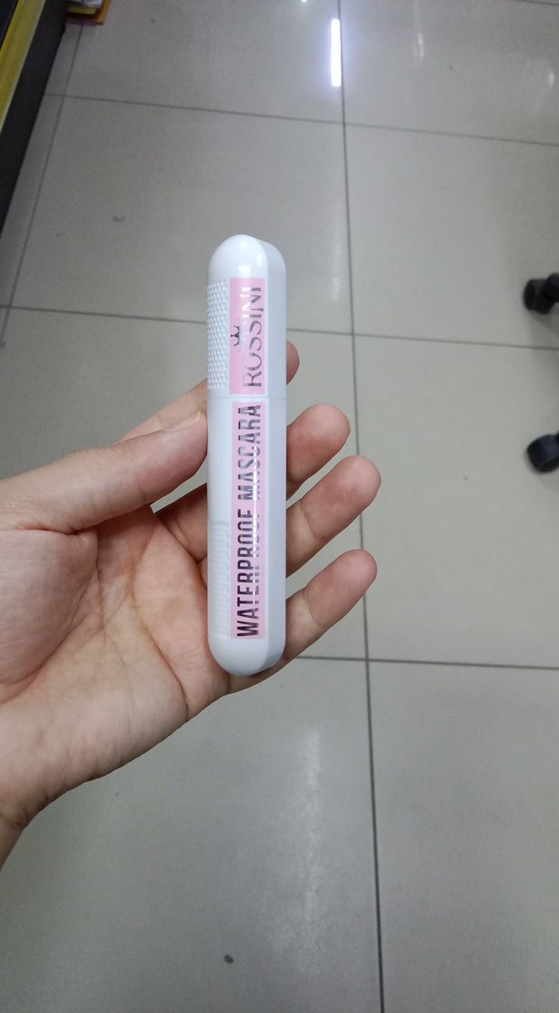 Suya Dayanıklı Beyaz Maskara - Görsel 4