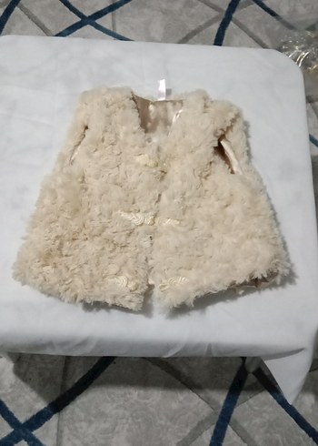 Kız Çocuk Bej Kürklü Yelek - Görsel 2