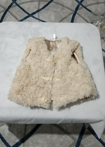 Kız Çocuk Bej Kürklü Yelek - Görsel 6
