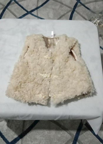 Kız Çocuk Bej Kürklü Yelek - Görsel 5