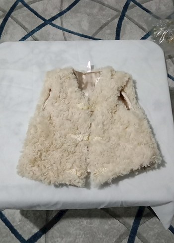 Kız Çocuk Bej Kürklü Yelek - Görsel 11