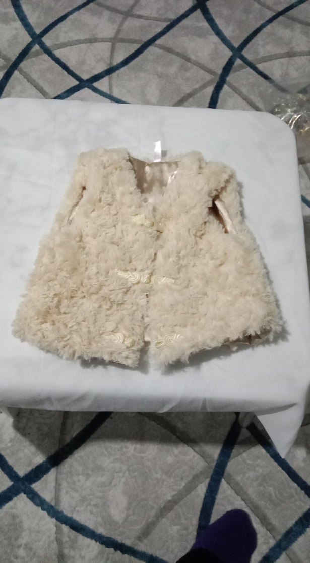 Kız Çocuk Bej Kürklü Yelek - Görsel 2