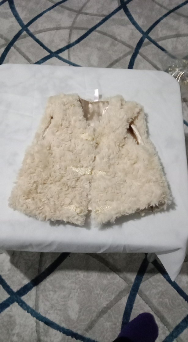 Kız Çocuk Bej Kürklü Yelek - Görsel 4