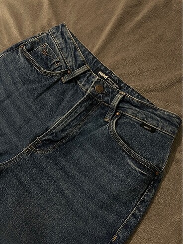 Mavi Jeans Mavi koyu renk jean?