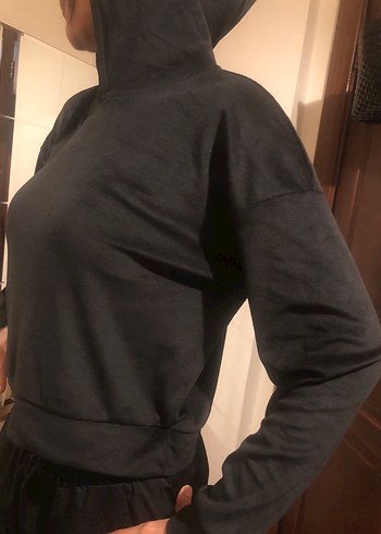 Kadife kapşonlu üst - Görsel 3