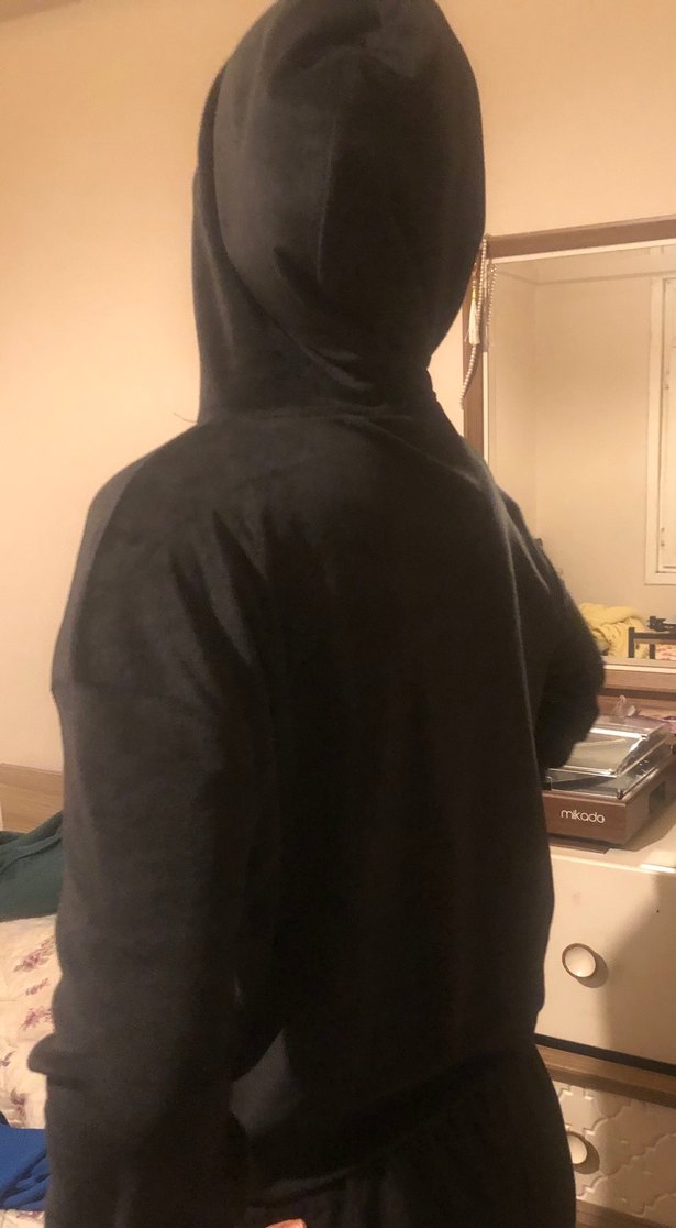 Kadife kapşonlu üst - Görsel 4