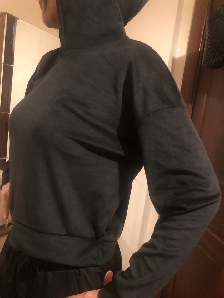 Kadife kapşonlu üst - Görsel 3