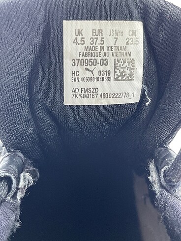 37,5 Beden siyah Renk Puma Spor Ayakkabı %70 İndirimli.