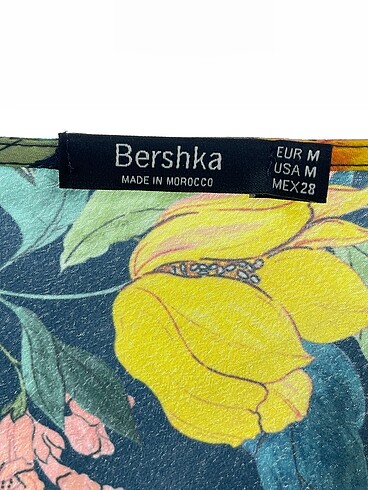 m Beden çeşitli Renk Bershka Kısa Elbise %70 İndirimli.
