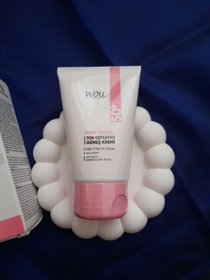 WOU Pembe Ton Düzenleyici Güneş Kremi SPF50+ - Görsel 3
