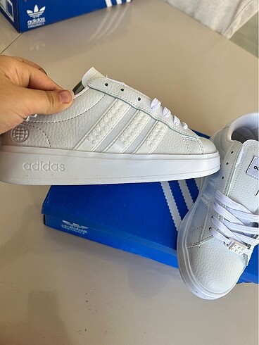 36 Beden beyaz Renk Adidas Lego