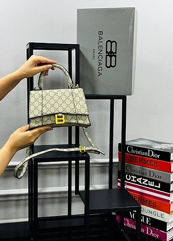 Balenciaga Hourlass 