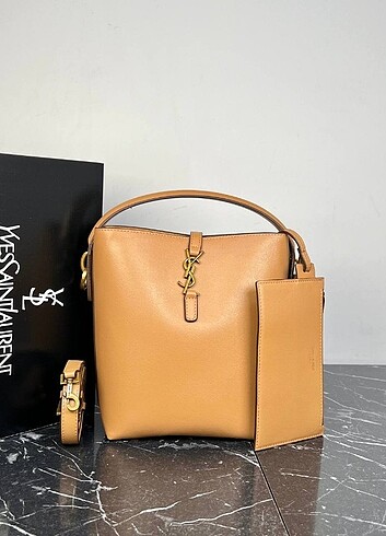 Saint Laurent Le 37 
