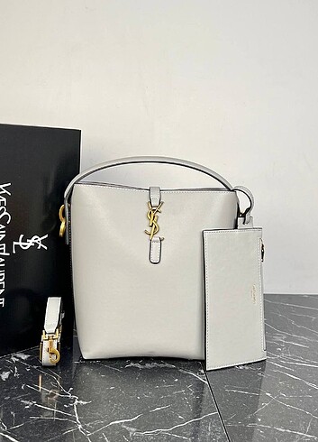 Saint Laurent Le 37