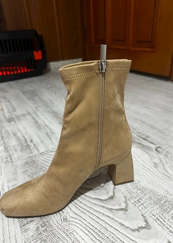 Bershka Bej Suet Topuklu Bilek Bot