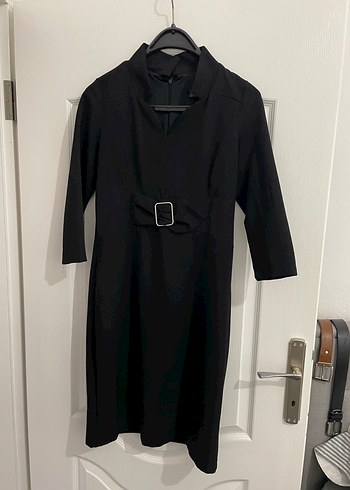 Kemer Detaylı V Yaka Siyah Midi Elbise - Görsel 2