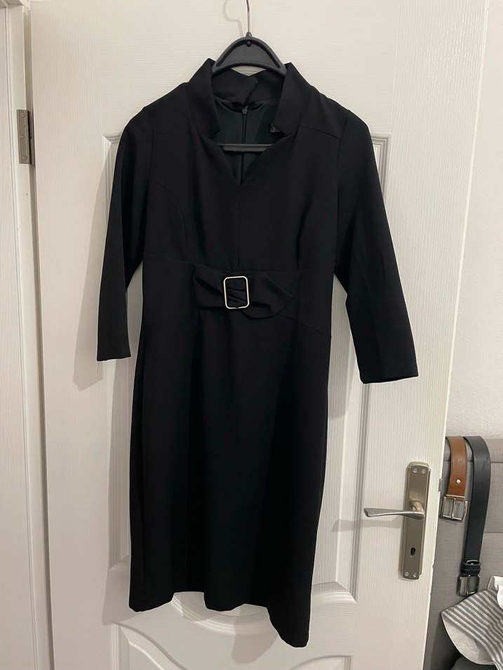 Kemer Detaylı V Yaka Siyah Midi Elbise - Görsel 2