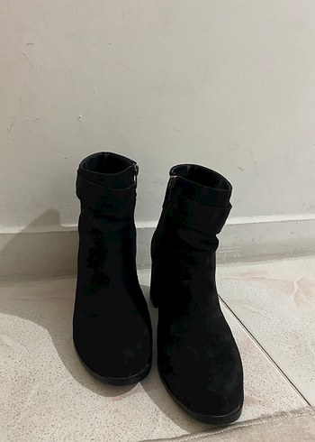 Siyah Süet Tokalı Blok Topuklu Kadın Bot - Görsel 2