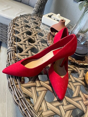Kırmızı stiletto ayakkabı