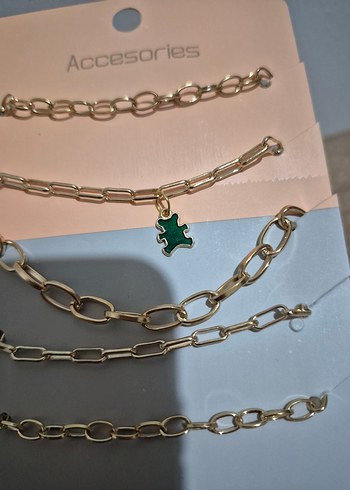 Zincir Detaylı Altın Renkli Kadın Bileklik - Görsel 2