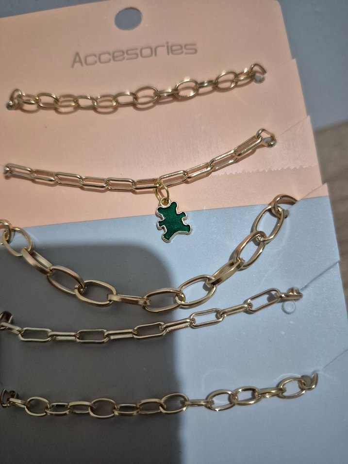 Zincir Detaylı Altın Renkli Kadın Bileklik - Görsel 2