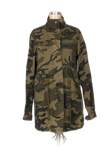 Bershka Trenchcoat %70 İndirimli.