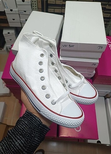 Beyaz Converse Ayakkabı