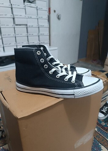 40 Beden Siyah Converse Ayakkabı