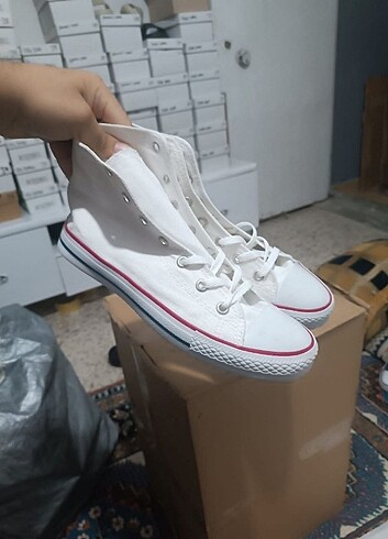 Beyaz Converse Ayakkabı