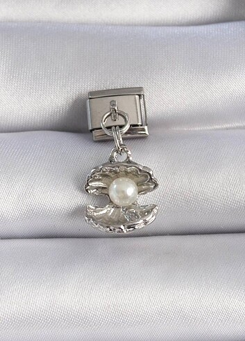Çelik Taşlı Nomination Charm