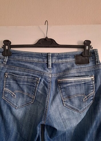 28 Beden mavi Renk Mavi jeans / deli dolu pantolon