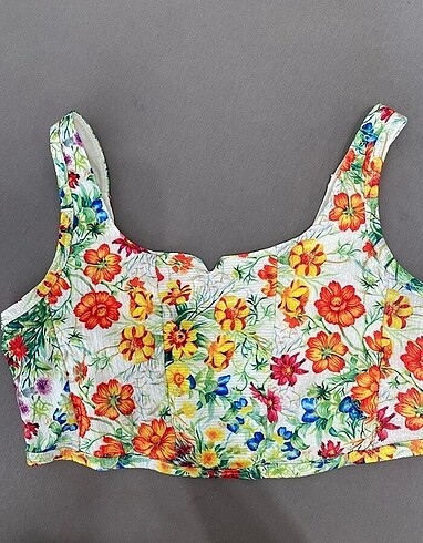 Çiçekli mini üst