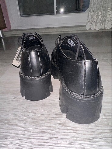 Zara BERSHKA BOT ETİKETLİ GECEN SEZON