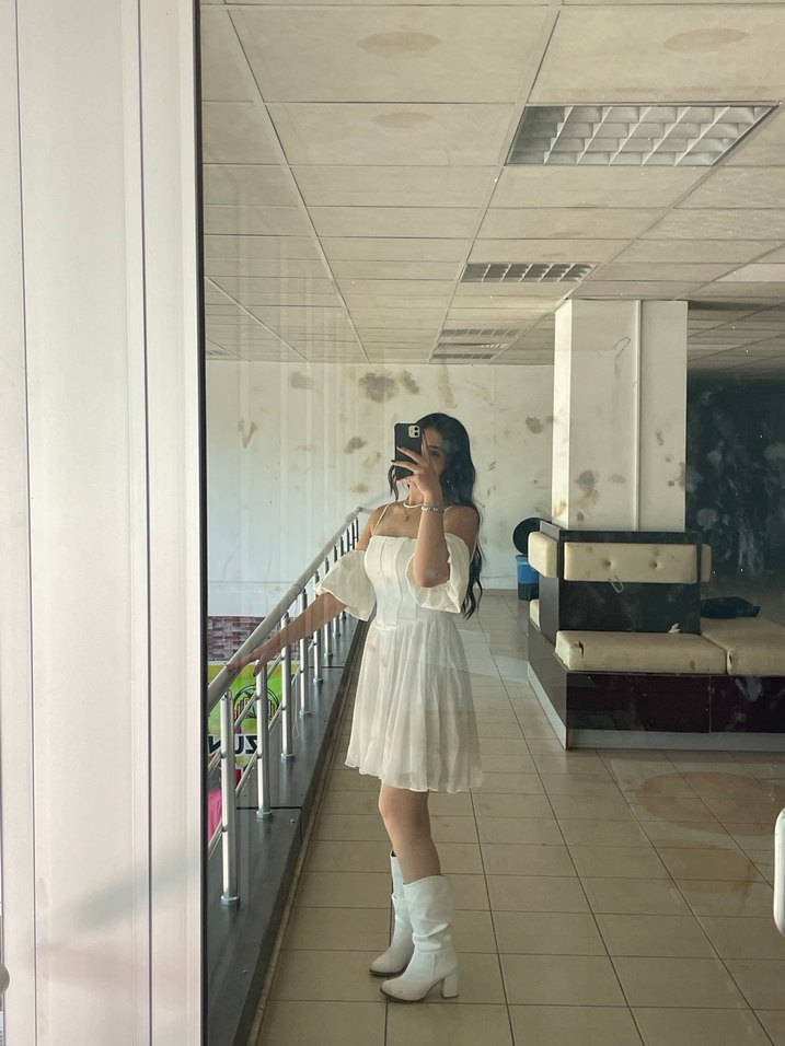 Beyaz Mini Straplez Kol Detaylı Kısa Kollu Elbise - Görsel 3