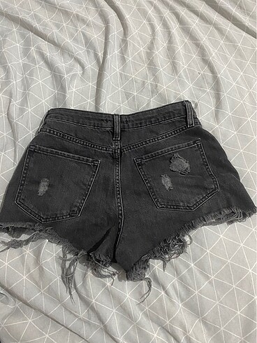 Forever 21 yirtik kot sort