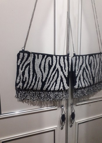 Gri Zebra Desenli Püsküllü Kadın Portföy Çanta